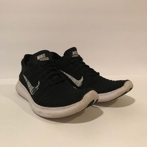 Nike women’s Free RN Flyknit Running shoes size 8
